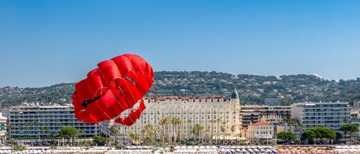 Nos Suggestions Parachute Ascensionnel : Volez au-dessus de la Méditerranée