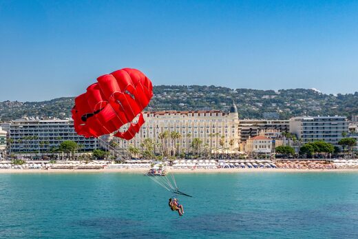 Nos Suggestions Parachute Ascensionnel : Volez au-dessus de la Méditerranée