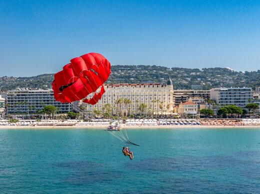 Nos&#x20;Suggestions&#x20;Parachute&#x20;Ascensionnel&#x20;&#x3A;&#x20;Volez&#x20;au-dessus&#x20;de&#x20;la&#x20;M&#x00E9;diterran&#x00E9;e